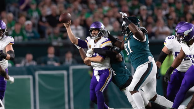 Josh Sweat pressures Vikings QB Kirk Cousins